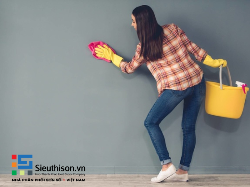 vệ sinh sạch sẽ bề mặt sơn