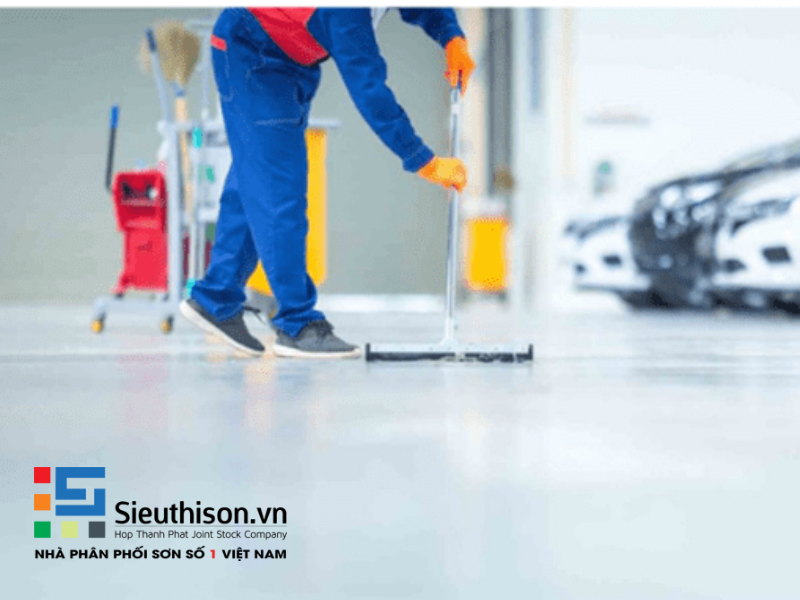 vệ sinh vết bẩn dính trên sàn epoxy