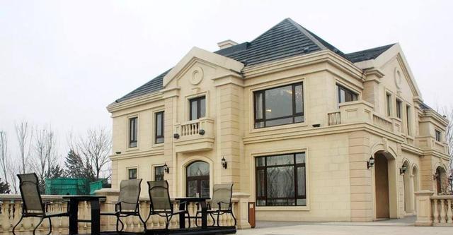 SƠN GIẢ ĐÁ VỚI NHIỀU MÀU SẮC, TÔN THÊM VẺ ĐẸP CHO BỨC TƯỜNG BIỆT THỰ
