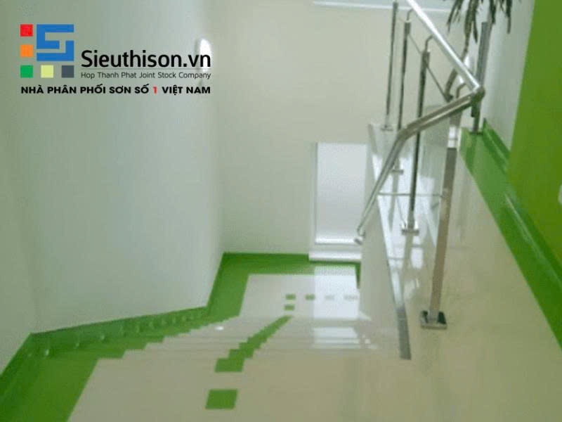 Nên Chọn Loại Sơn Epoxy Nào Cho Cầu Thang?